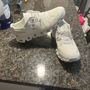 NWOT White Mens On Running Shoes